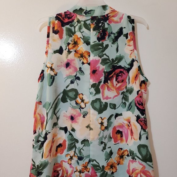 Beautiful Floral Sleeveless Blouse by Liberty Love - Picture 2 of 4
